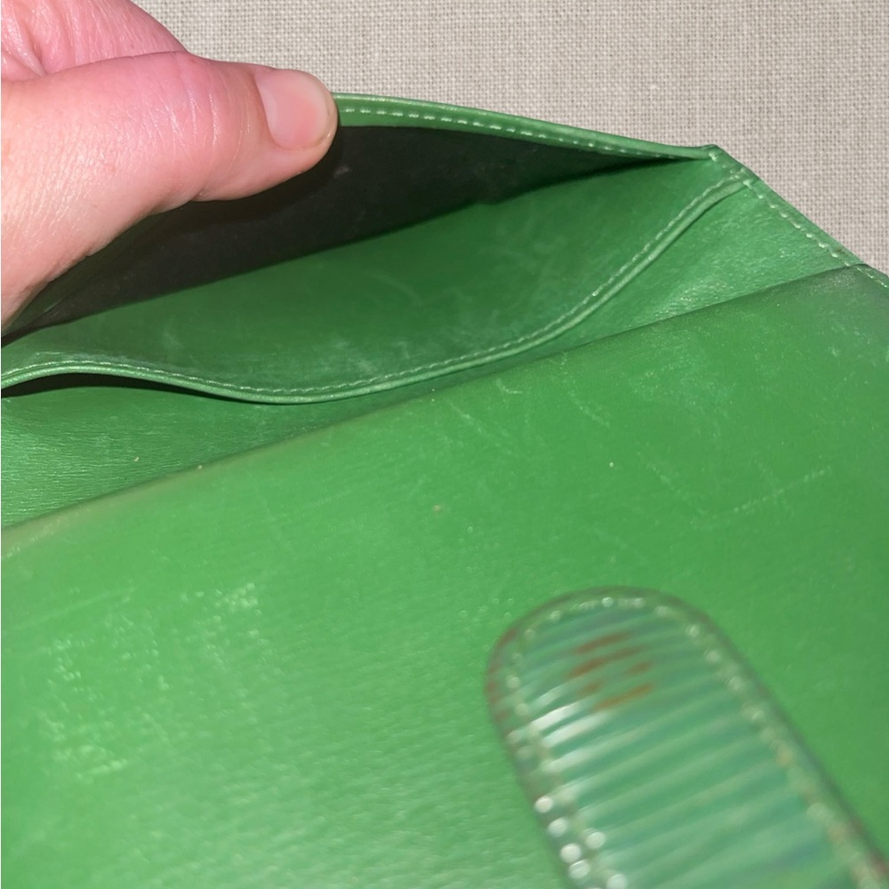 Louis Vuitton Green Bifold Kisslock Wallet/MI0975 - Picture 10 of 15